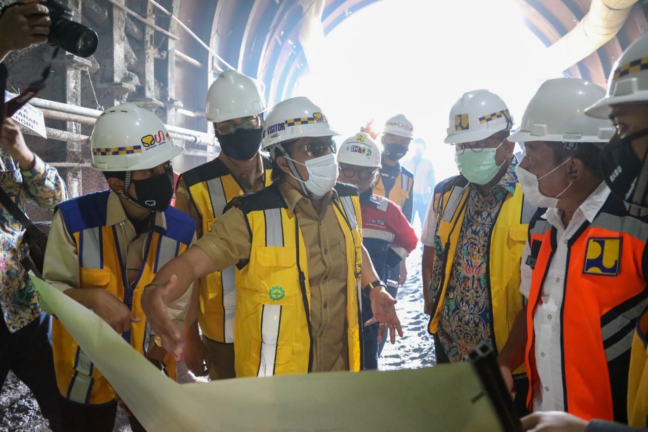 podiumnews.com-Giri Prasta Tinjau Pembangunan Bendungan Sidan